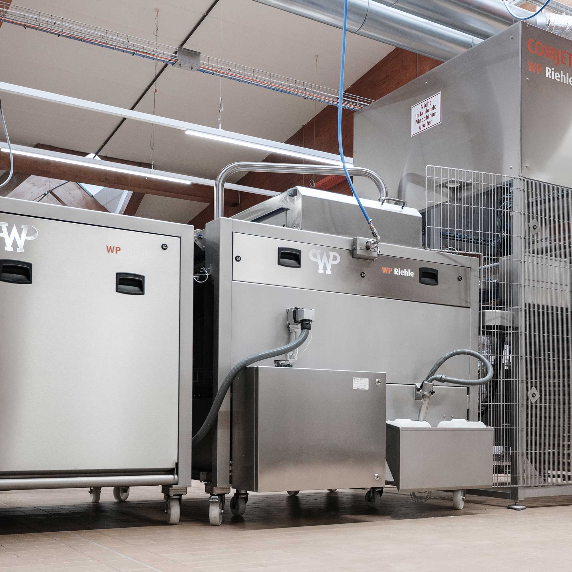 Production line with modular lye application machine Production line with modular lye application machine