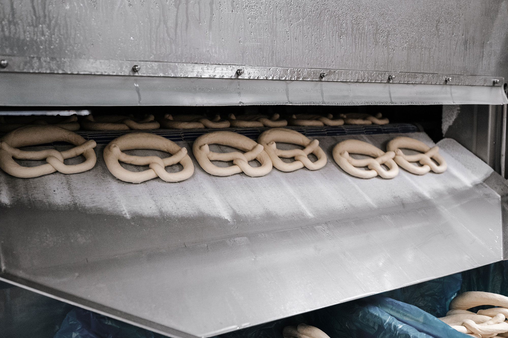 Tiefgefrorene Produkte werden automatisiert ausgegeben Tiefgefrorene Produkte werden automatisiert ausgegeben