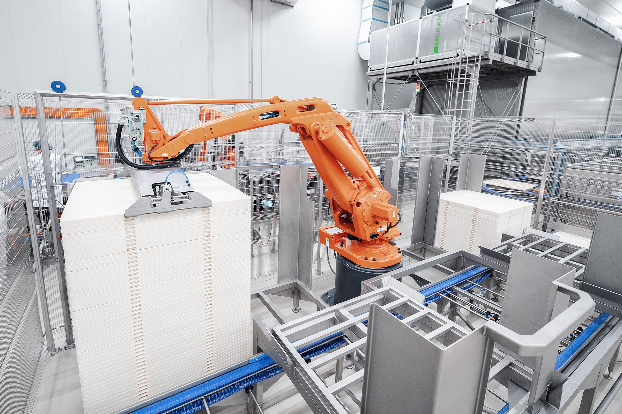 Automatisiertes Zuf&uuml;hren von Peelboards in Backstra&szlig;en